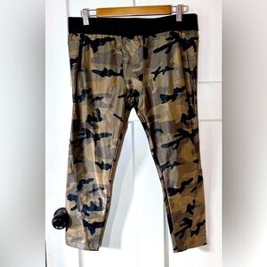 NWT MENS Koral Camo Print Emblem Crop Legging Men XL